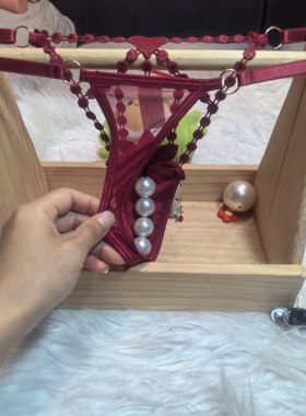 原创设计纯欲粉嫩女性感镂空透视诱惑低腰仿珍珠裆按摩潮玩丁字裤