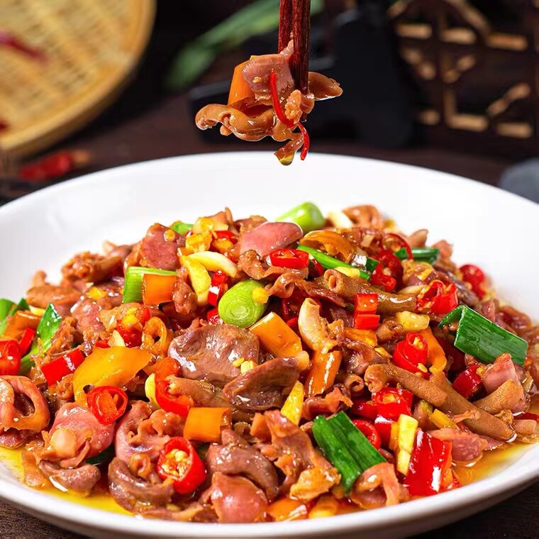 白辣椒鸡杂 小炒热菜下饭菜鸡胗鸡心鸡肠特色菜酒店饭店送白辣椒