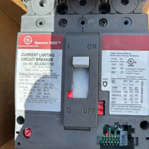 GE 美国通用光谱断路器SELA36AT0100 3P 10