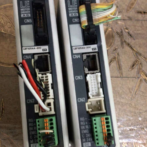 LECA6N1一LEFS25AA，两个启动器，实物图，没清理