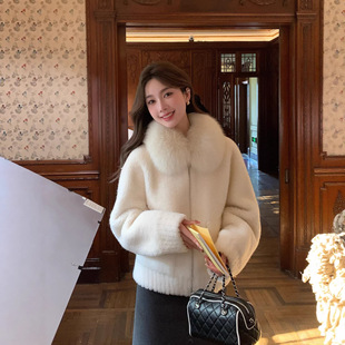 北海道恋曲冬季新款羊羔毛狐狸毛领羊剪绒皮毛一体大衣女皮草外套