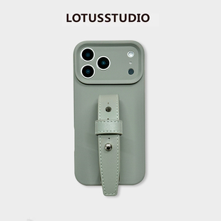 ins低饱和豆绿软糯液态硅胶保护壳腕带轻便原创适用于iphone17promax全包保护套苹果16 15纯色精孔防摔手机壳