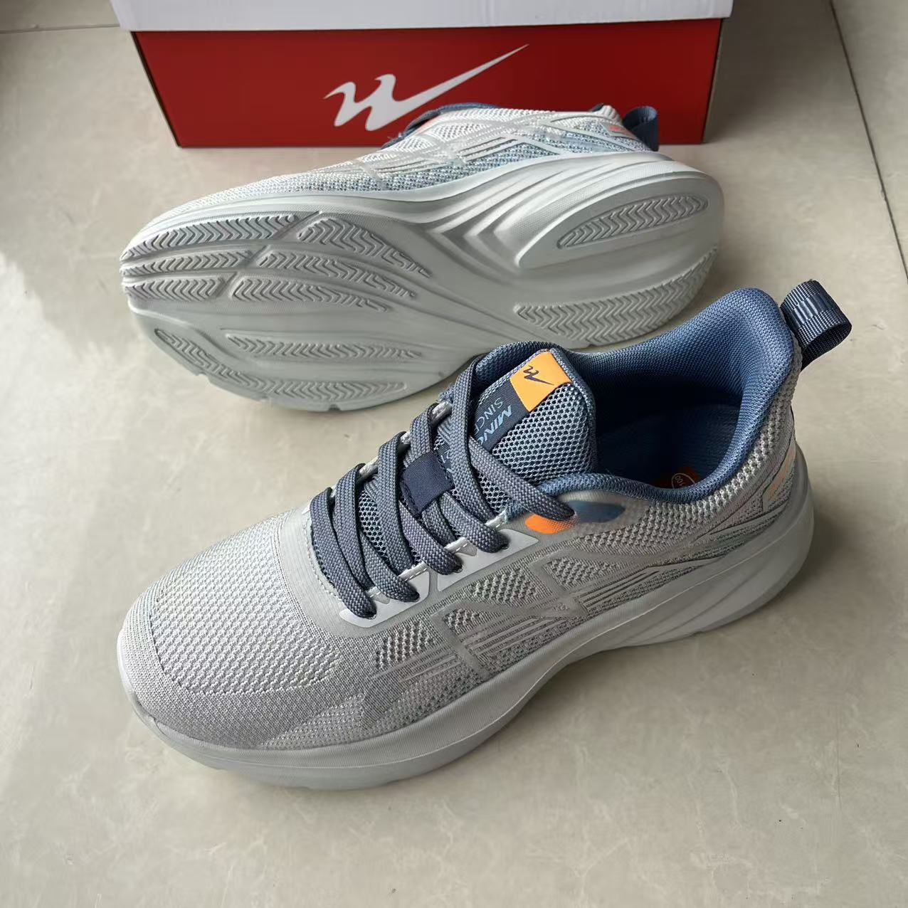 运动鞋跑步鞋2025新款轻便休闲