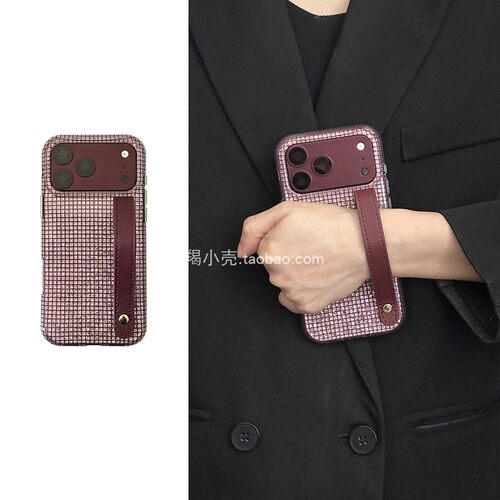 新款18ProMax勃艮第红小方格C皮纹手腕带18Pro手机壳苹果17全包适用于iPhone16ins便携式挽手15/17PRO防摔女