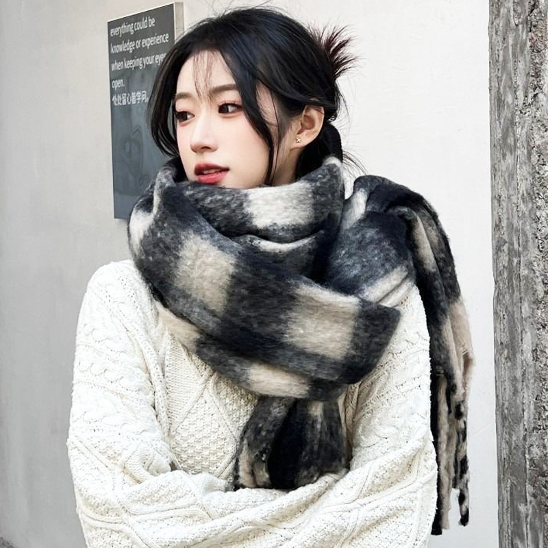 超长款毛绒绒格子围巾女秋冬天加厚保暖黑白拼色马海毛加长围脖潮