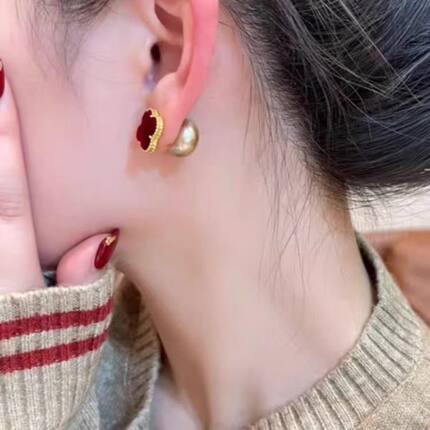 红色少女风几何四叶草耳饰法式轻奢经典N4194