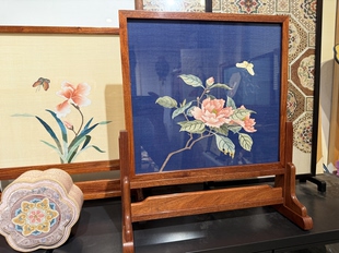 雅宜山居 缂丝台屏 山茶蝶戏