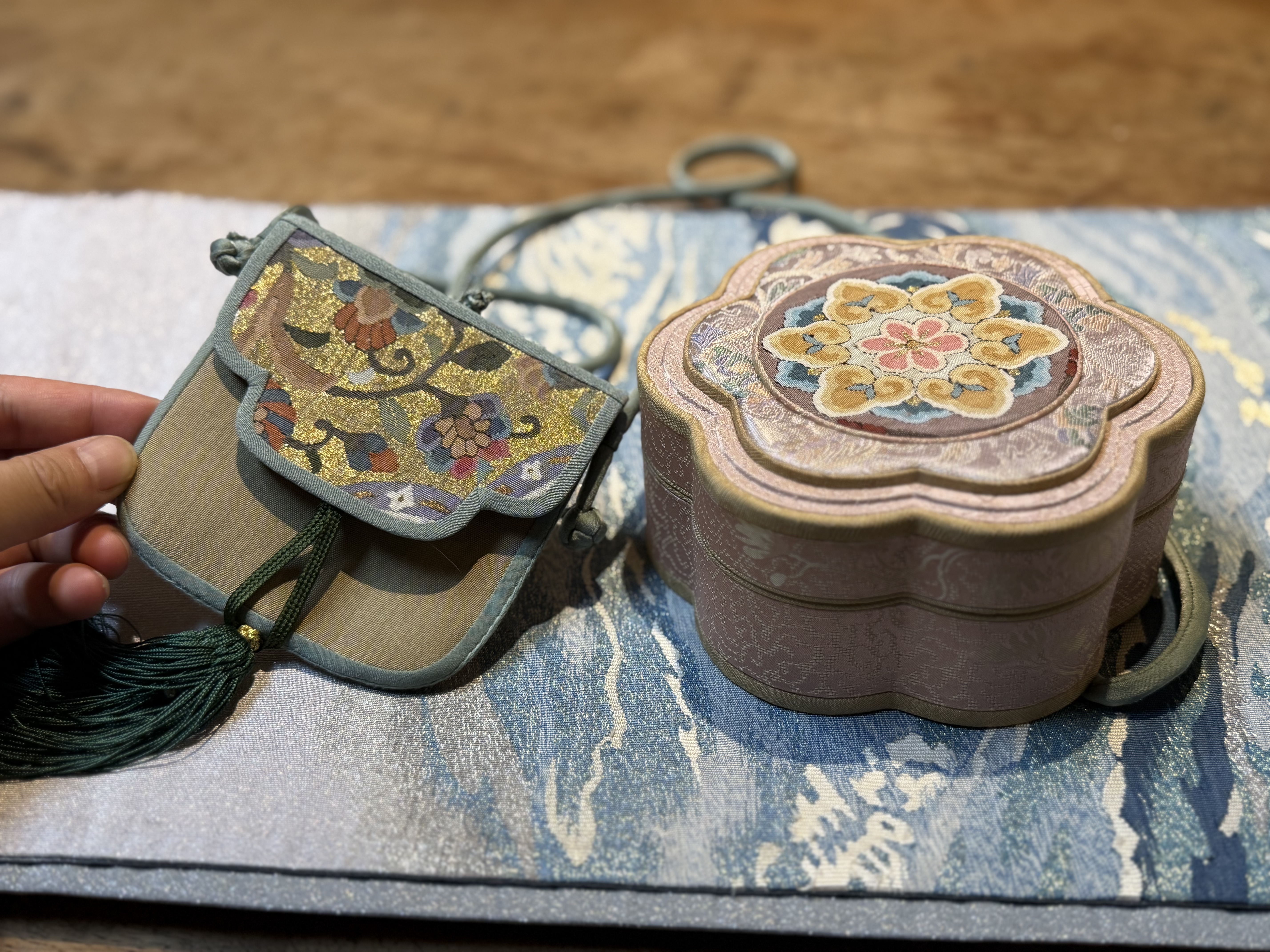 缂丝迷你荷包手机挎包／珠宝首饰盒