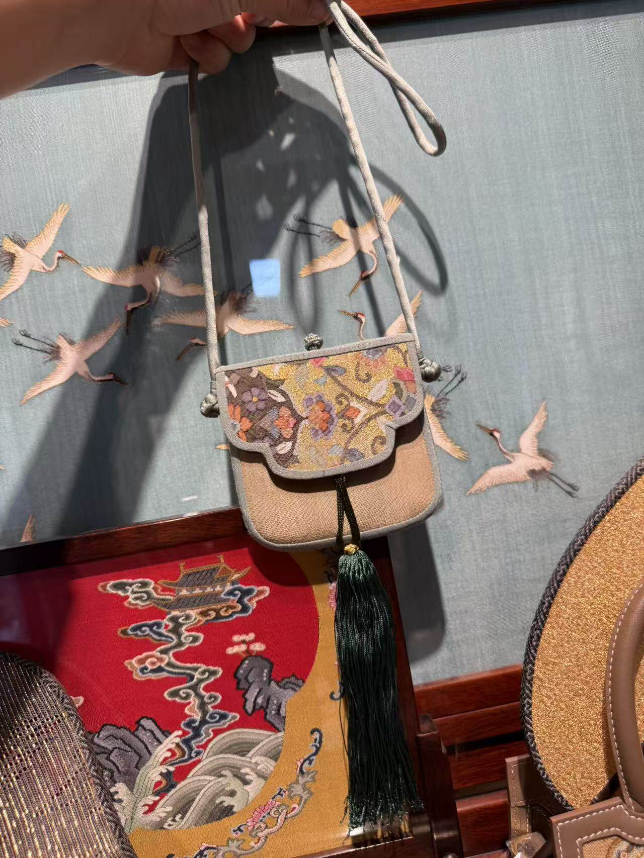 缂丝迷你荷包 手机挎包 手机图仅展示用