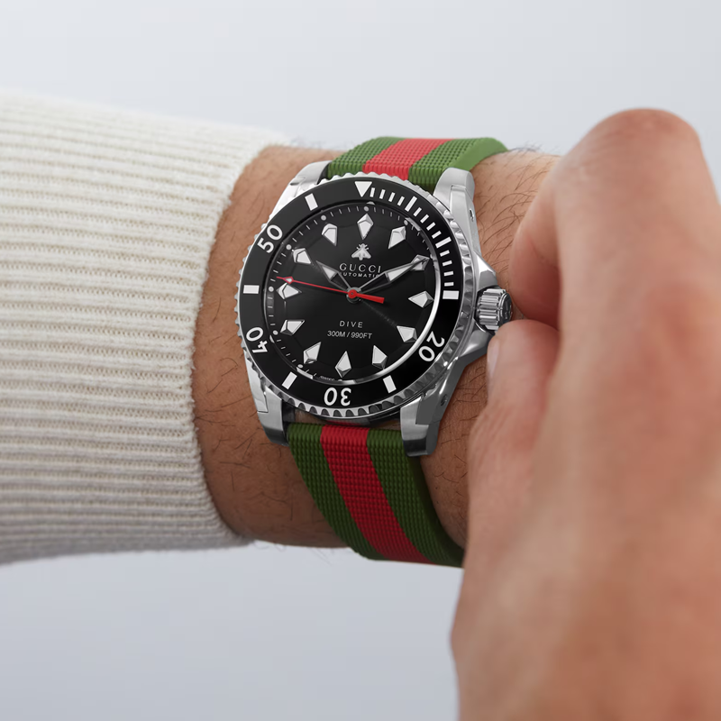 代购Gucci古驰 Dive 自动机械黑色表盘橡胶表带潜水中性手表 YA1