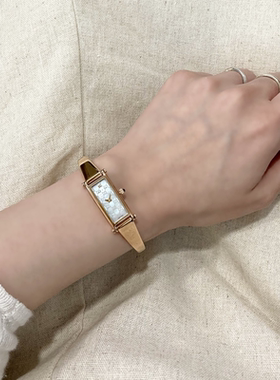 Gucci古驰方形白色表盘手表