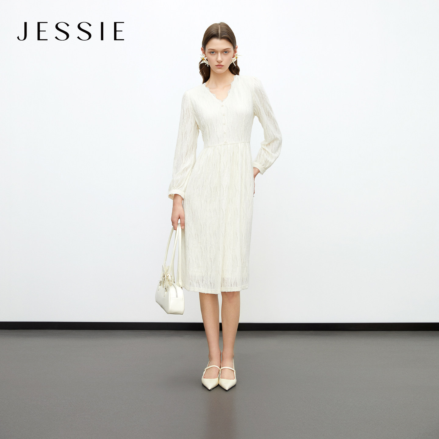 JESSIE法式提花蕾丝镂空连衣裙女波浪V领长袖收腰秋冬