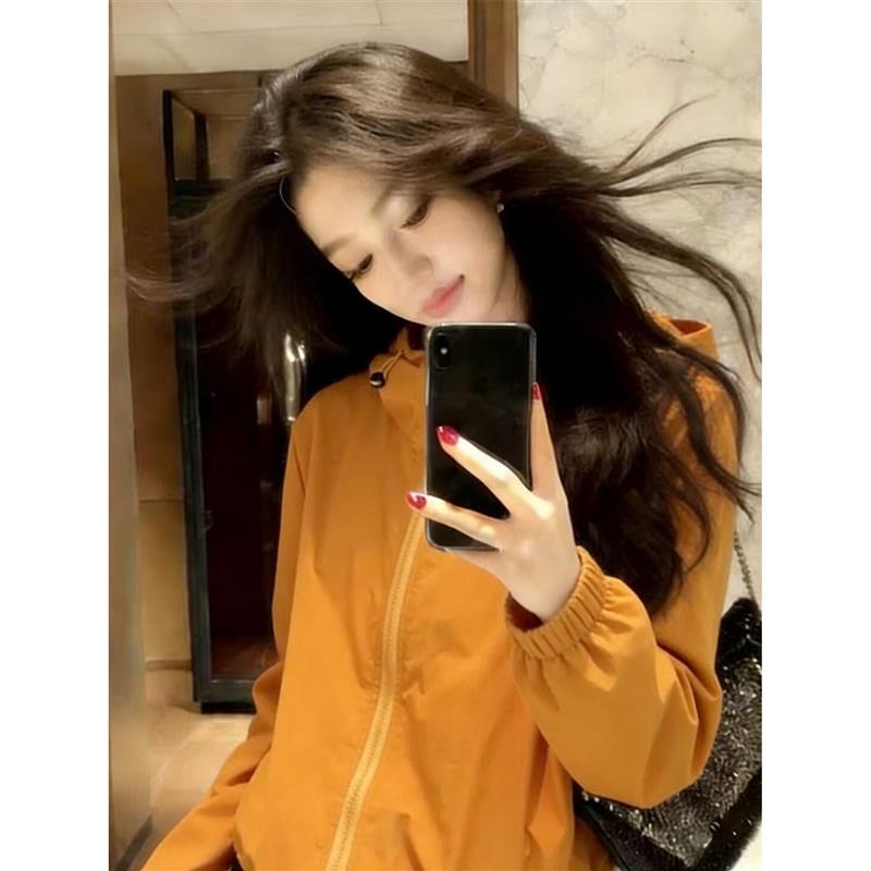 2026秋季新款今年流行爆款橘黄色连帽运动风小个子休闲短外套女