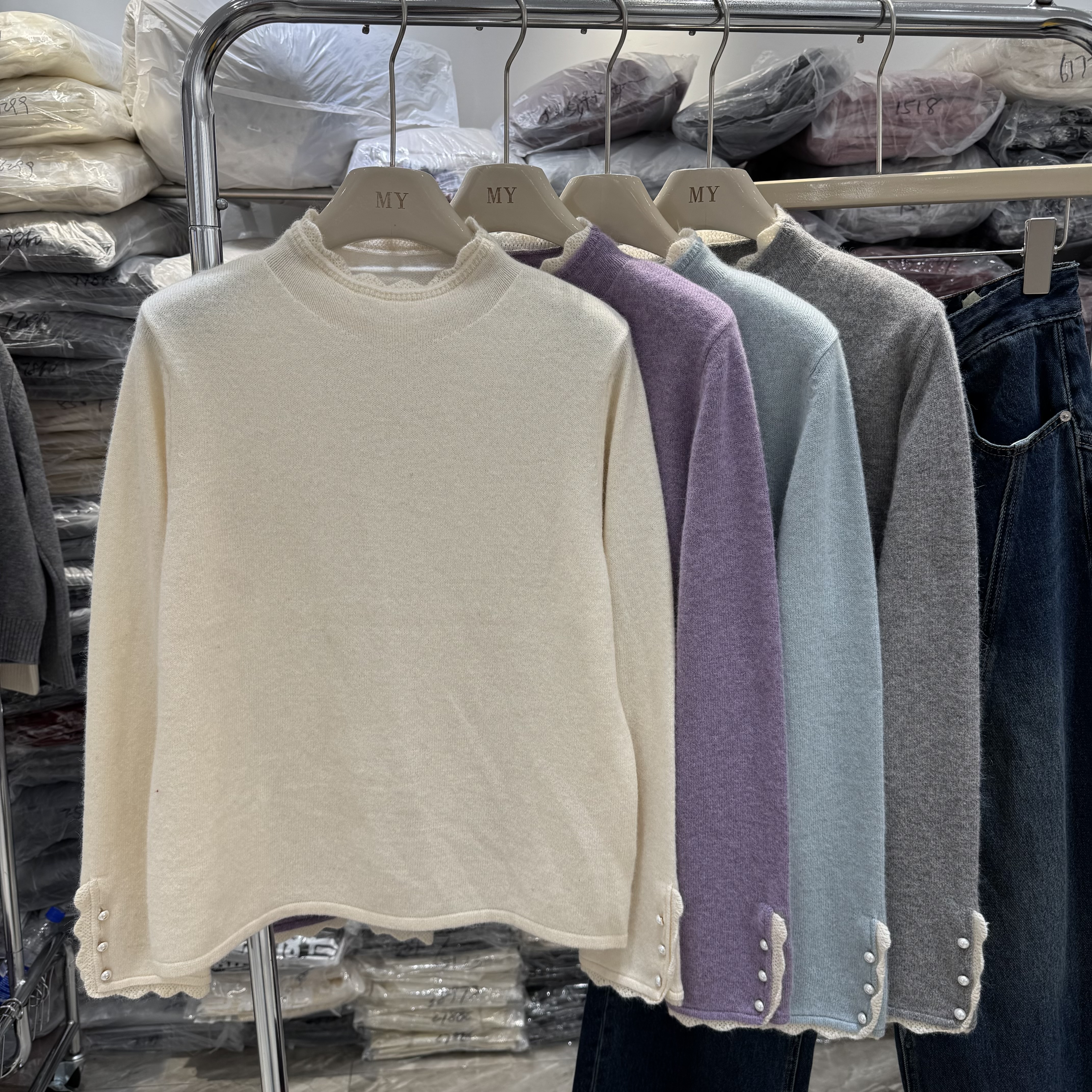 韩系波浪边钩花袖口钉珠密熊绒圆领毛衣女高级冬款时尚百搭针织衫