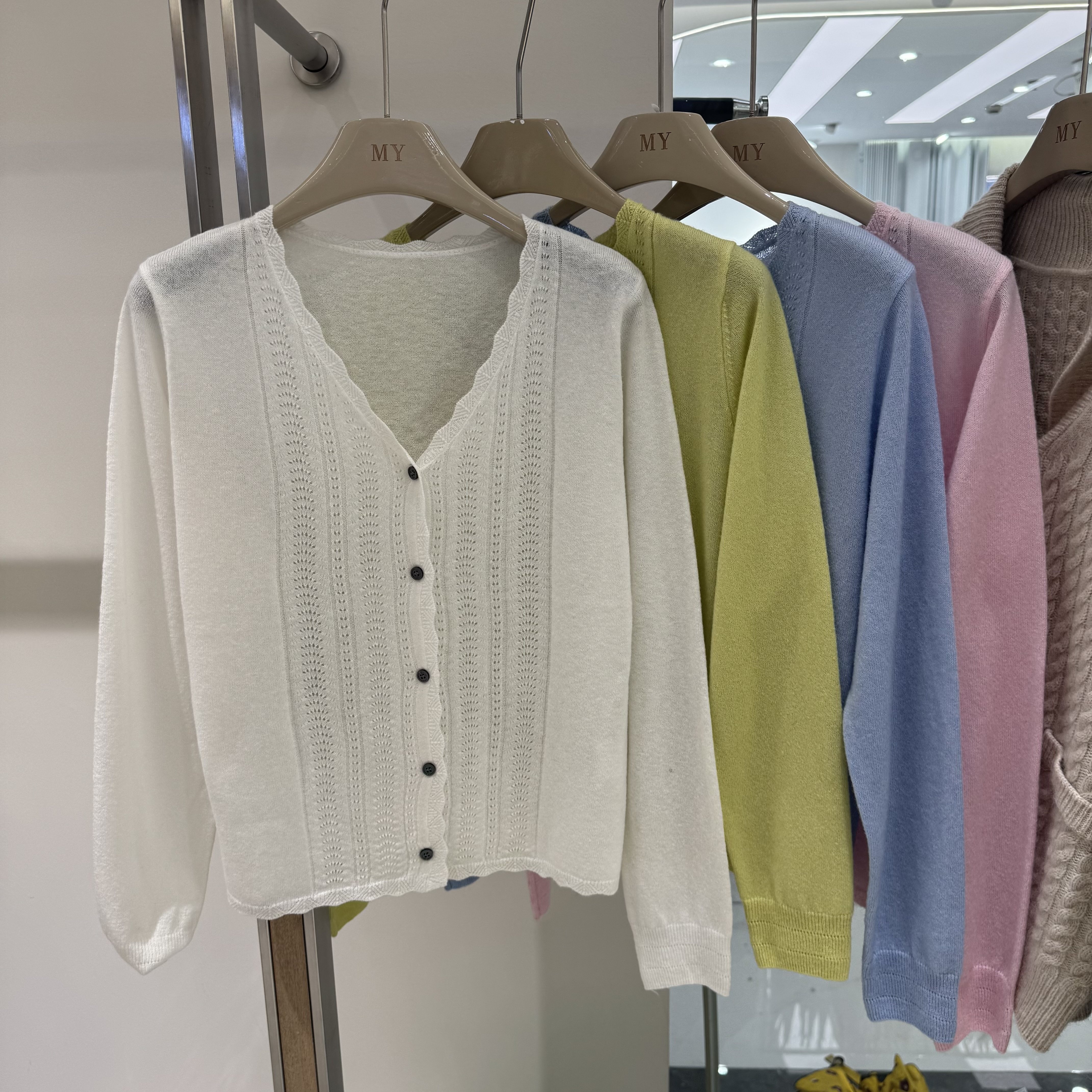 26春款韩系V领显瘦简约百搭洋气绢丝羊绒针织开衫女薄款上衣98973