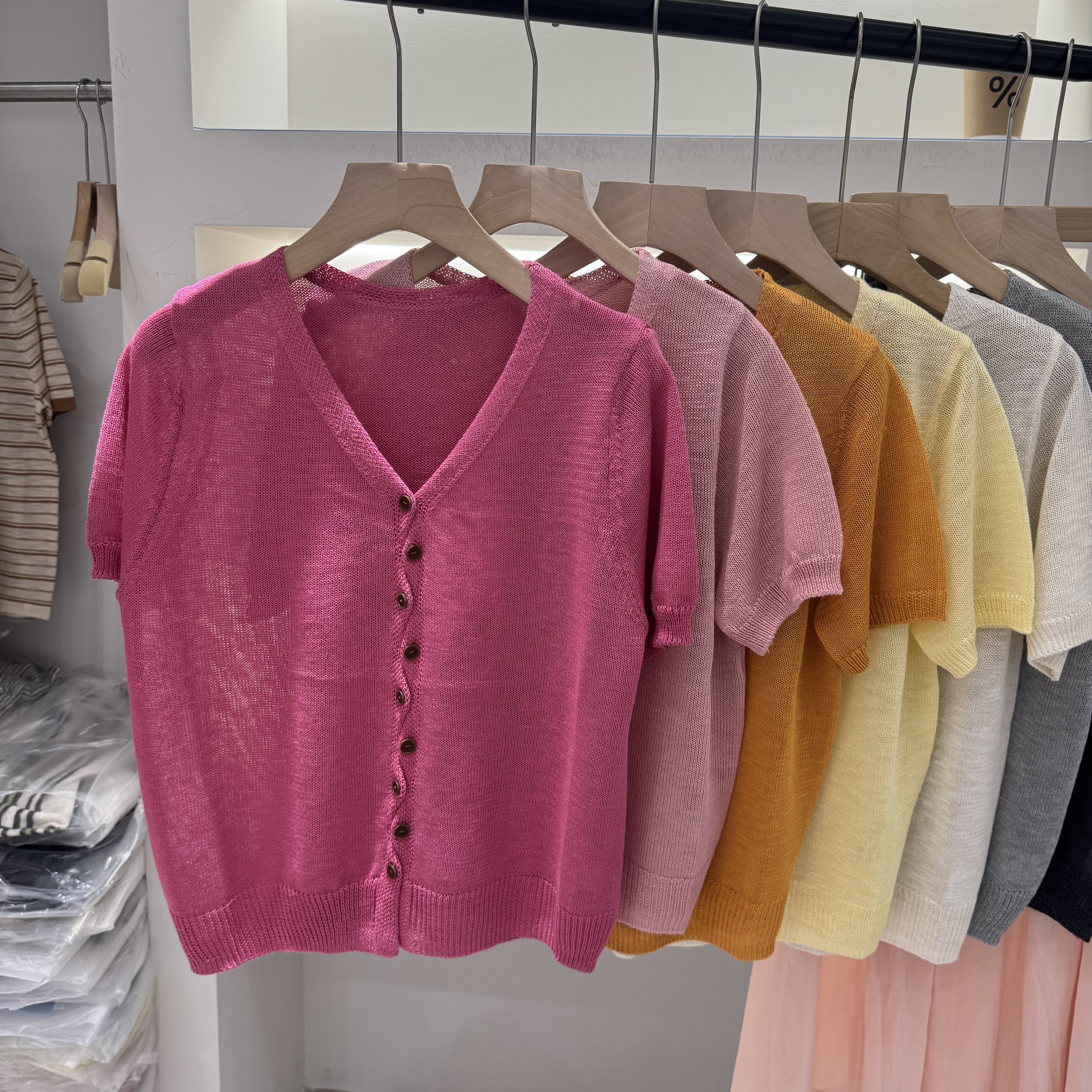 欧洲站新款时尚V领糖果色简约百搭短袖针织开衫女显瘦减龄上衣潮