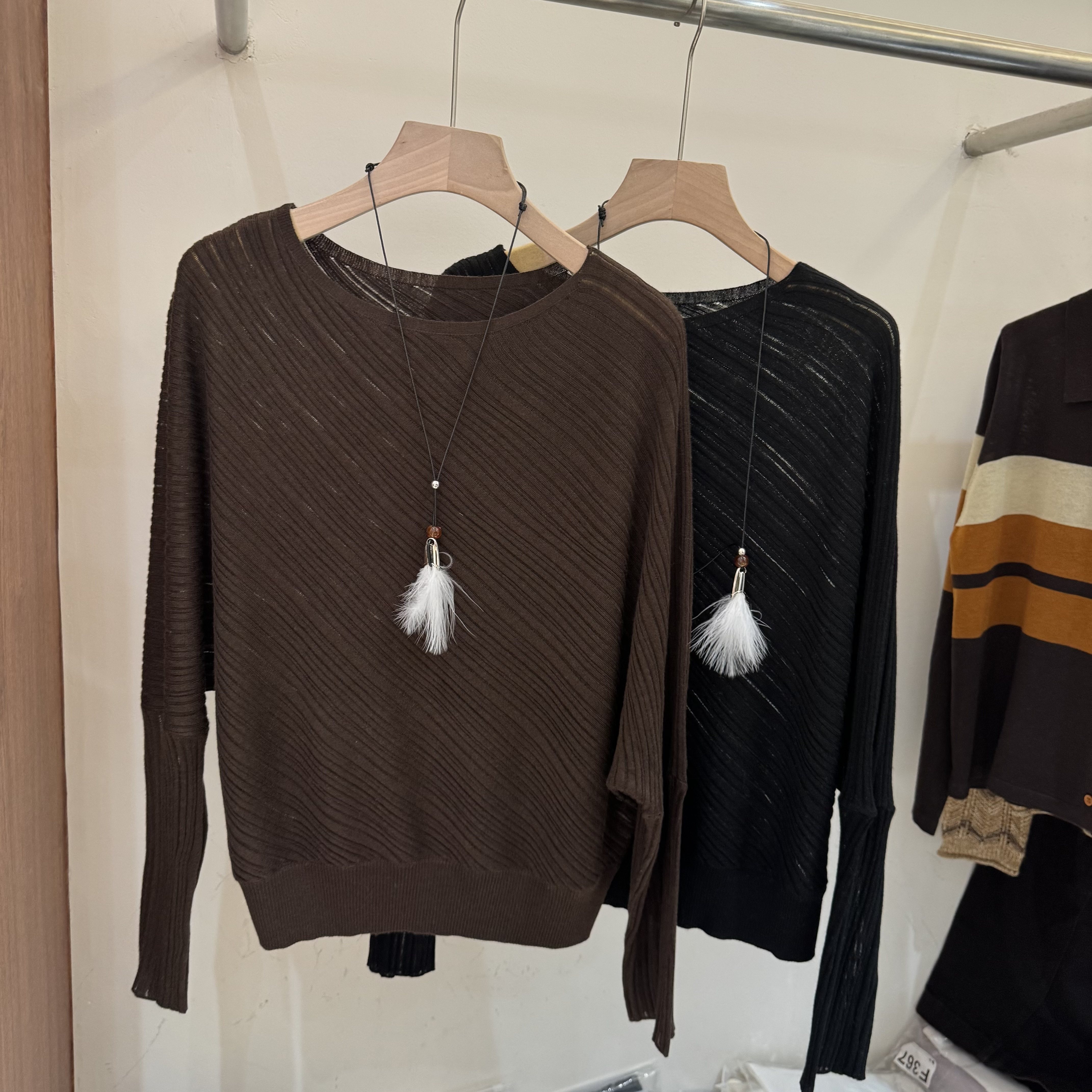 蝙蝠袖针织衫斜坑纹理上衣女2026秋季新款通勤显瘦修身小上衣