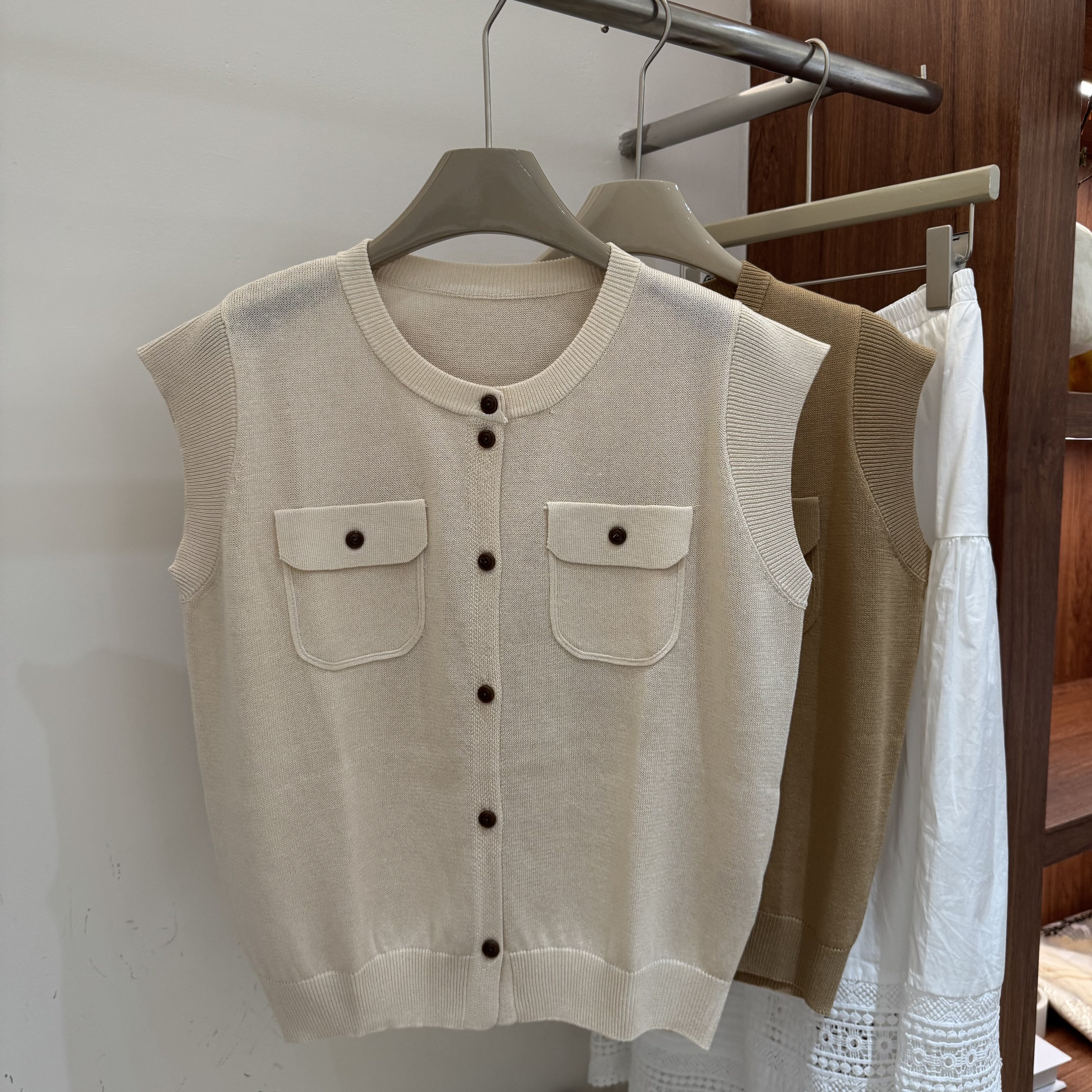 时尚双口袋设计天蚕麻短袖针织衫女2026新欧货显瘦减龄百搭上衣潮