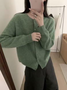 5羊绒拉毛9868韩系简约圆领单排扣针织开衫时尚毛绒绒减龄外套女