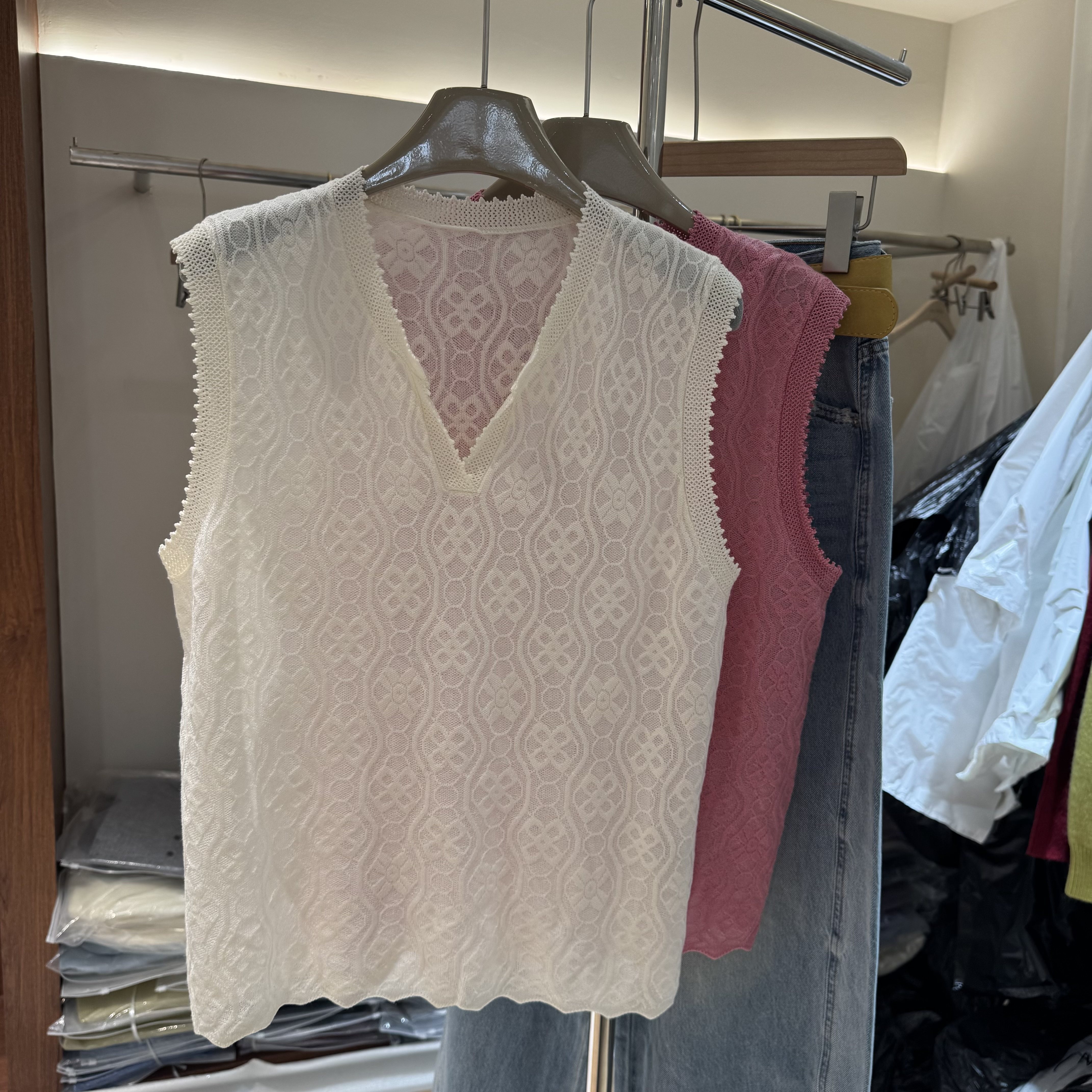 2026早春新款韩版宽松显瘦圆领无袖针织衫女毛衣上衣女薄款打底衫