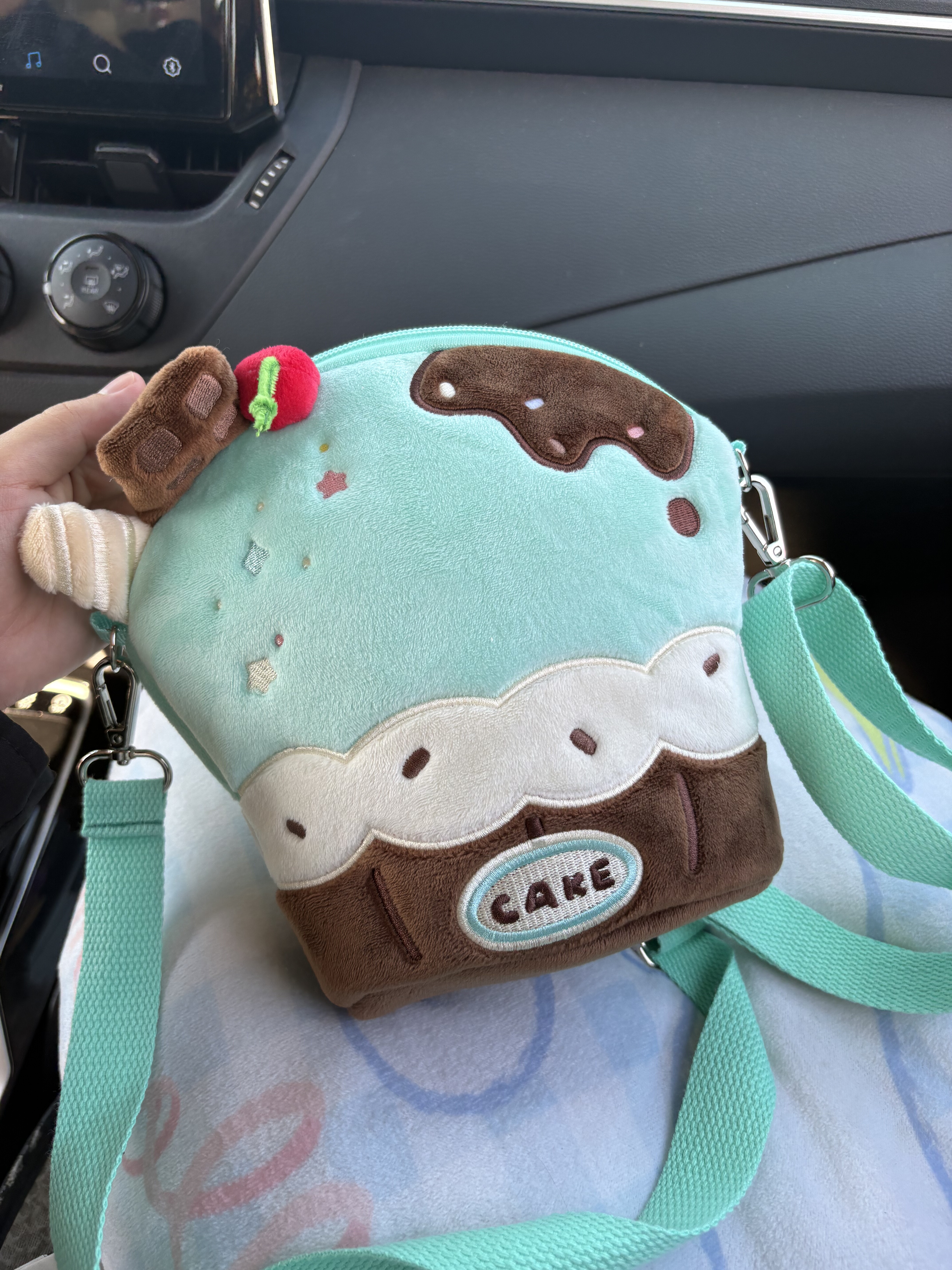 原创设计可爱毛绒海盐薄荷手机包