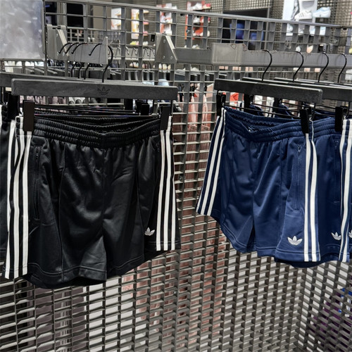 Adidas三叶草 女子运动休闲潮流速干训练透气短裤 KD5569 KQ9633