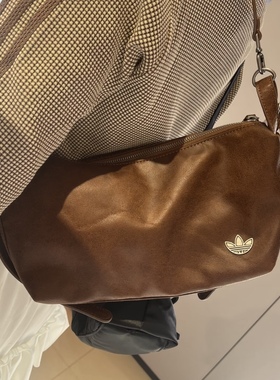 Adidas三叶草 女子运动休闲潮流刺绣皮质小拎包背包手提包 KT0865