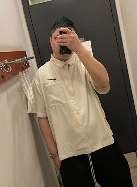 Nike耐克 SWOOSH小勾春夏男子运动休闲潮流口袋衬衫短袖T恤DX6308