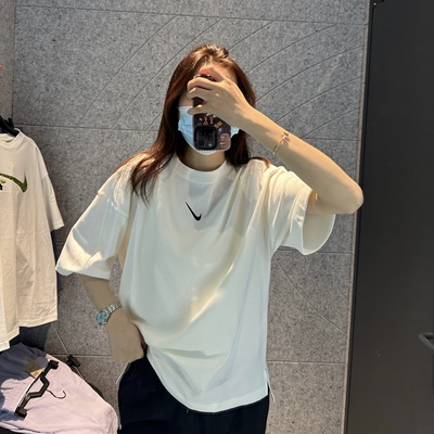 Nike耐克 夏季女子运动休闲潮流大勾宽松长款纯棉短袖T恤 DV8023