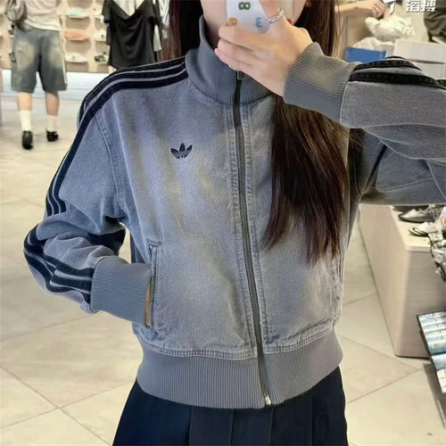 Adidas三叶草 女子运动休闲潮流水洗做旧刺绣立领夹克外套 JY2564