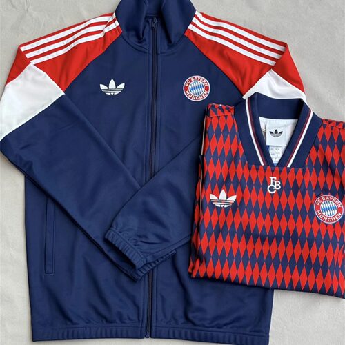 Adidas三叶草 拜仁慕尼黑男子运动训练足球宽松夹克外套 KC7796