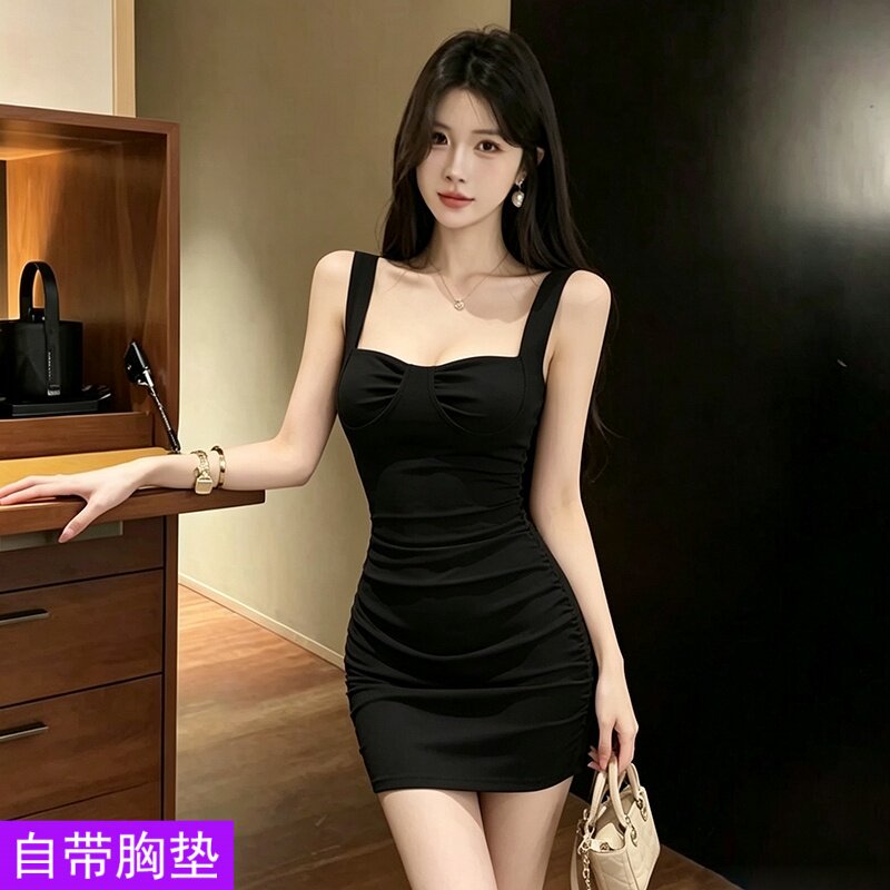 性感方领褶皱宽吊带连衣裙女夏季高级感修身显身材贵气短裙套装