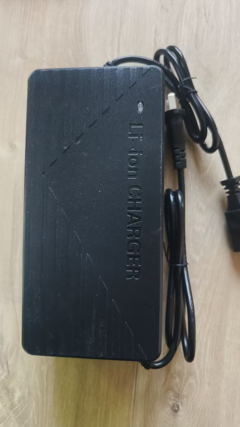 拓锂威锂电池充电器电车专用 60V8A