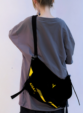 YONAIGA+ 原创INS日系酷帅单肩斜挎包帆布上学生背包饺子包男女大