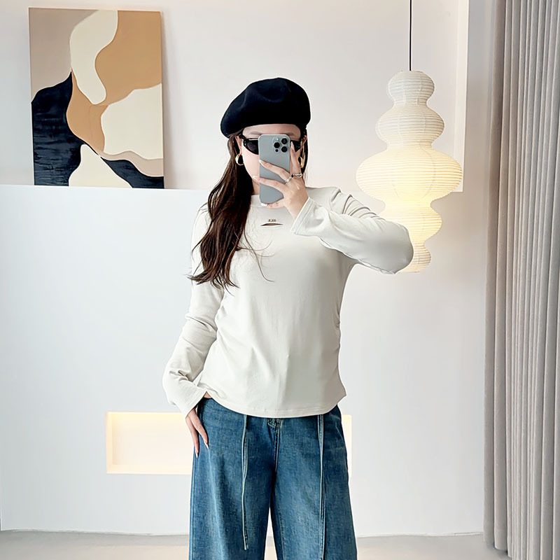 2025年秋冬新品胖mm大码女装上衣女胸口镂空圆领打底衫上衣