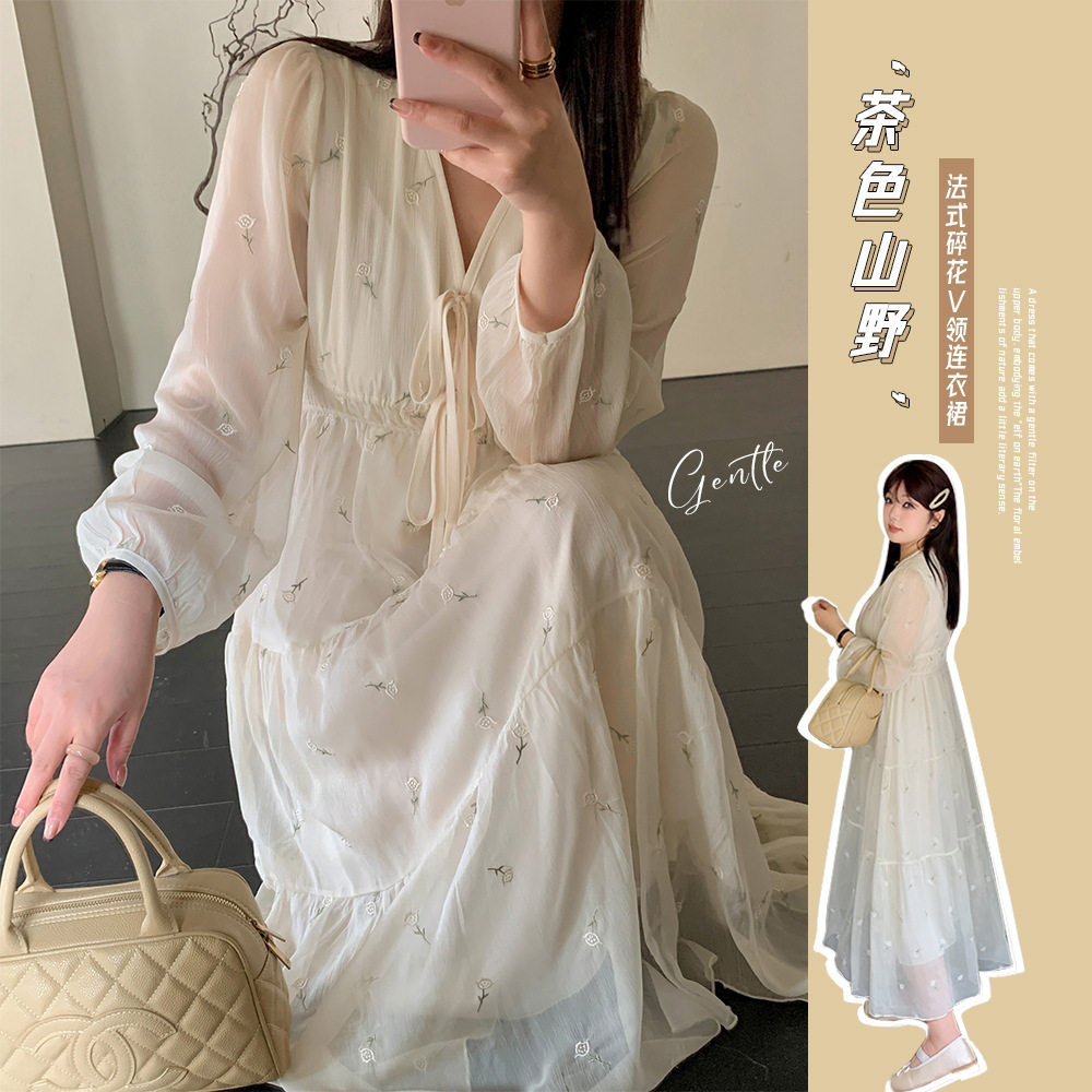 2024大码女装秋季新品温柔风小众法式 复古V领仙气碎花纯色连衣裙