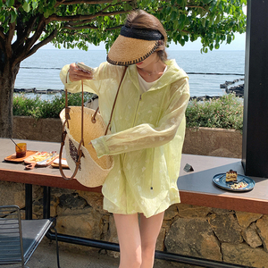 黄绿色碎花防晒衣套装女夏季2025轻薄长袖连帽外套开衫短裤两件套图片