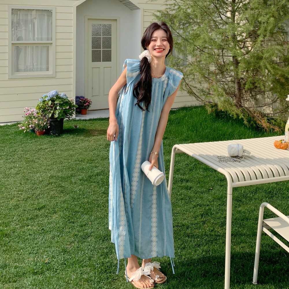 独特绝美慵懒松弛感蓝色小飞袖连衣裙女夏设计感温柔气质连身长裙,女装连衣裙,浙宝189