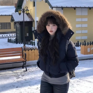 张九亿冬季百搭藏青色毛领连帽短款羽绒棉服女新款棉衣棉袄厚外套