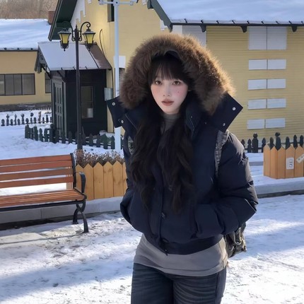张九亿冬季百搭藏青色毛领连帽短款羽绒棉服女新款棉衣棉袄厚外套