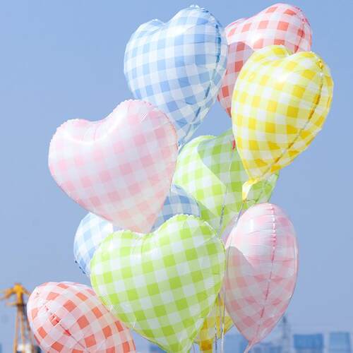 ins韩式小清新方格爱心蓝白格铝膜气球粉白生日派对布置拍照道具
