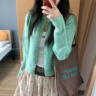 薄荷绿毛衣外套韩系少女风减龄淡绿色针织开衫早秋短款外搭