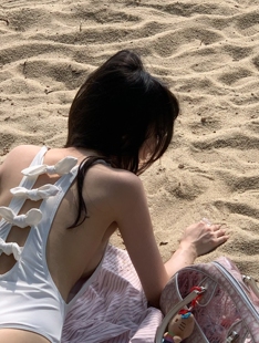 吊带V领连体泳衣女泡温泉韩国ins性感露背小胸显瘦复古高级感网红