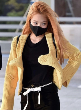 韩国品牌RECTO 22秋季新款曲线领针织开衫短外套Jennie同款