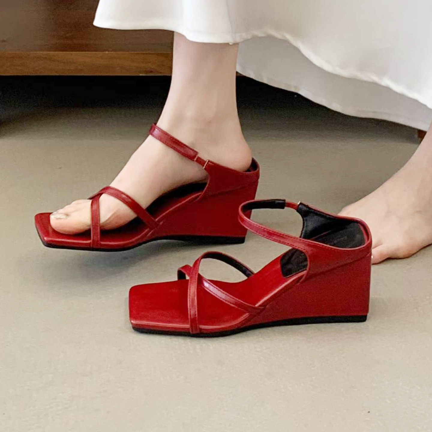 一字拖鞋方头坡跟细带绑带高跟度假凉拖鞋休闲小众沙滩鞋女鞋子夏