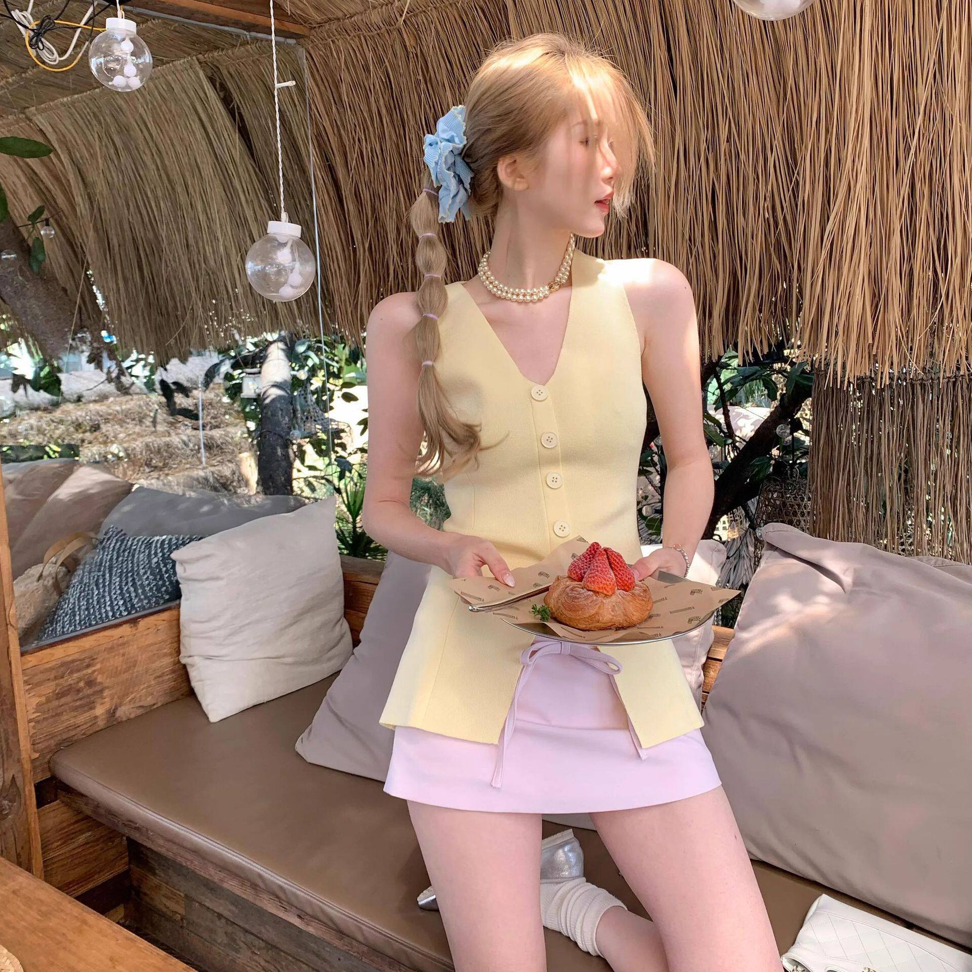 2026年新款韩版夏季V领单排扣无袖显瘦温柔风小女人减龄甜美背心