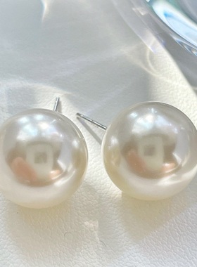 925银强光650暖白色正圆施家人造水晶珍珠耳钉