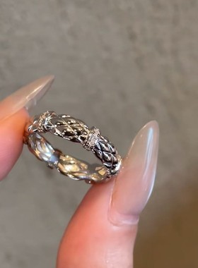 s925纯银法式轻奢高碳钻小香菱格戒指格纹镶钻复古老钱风