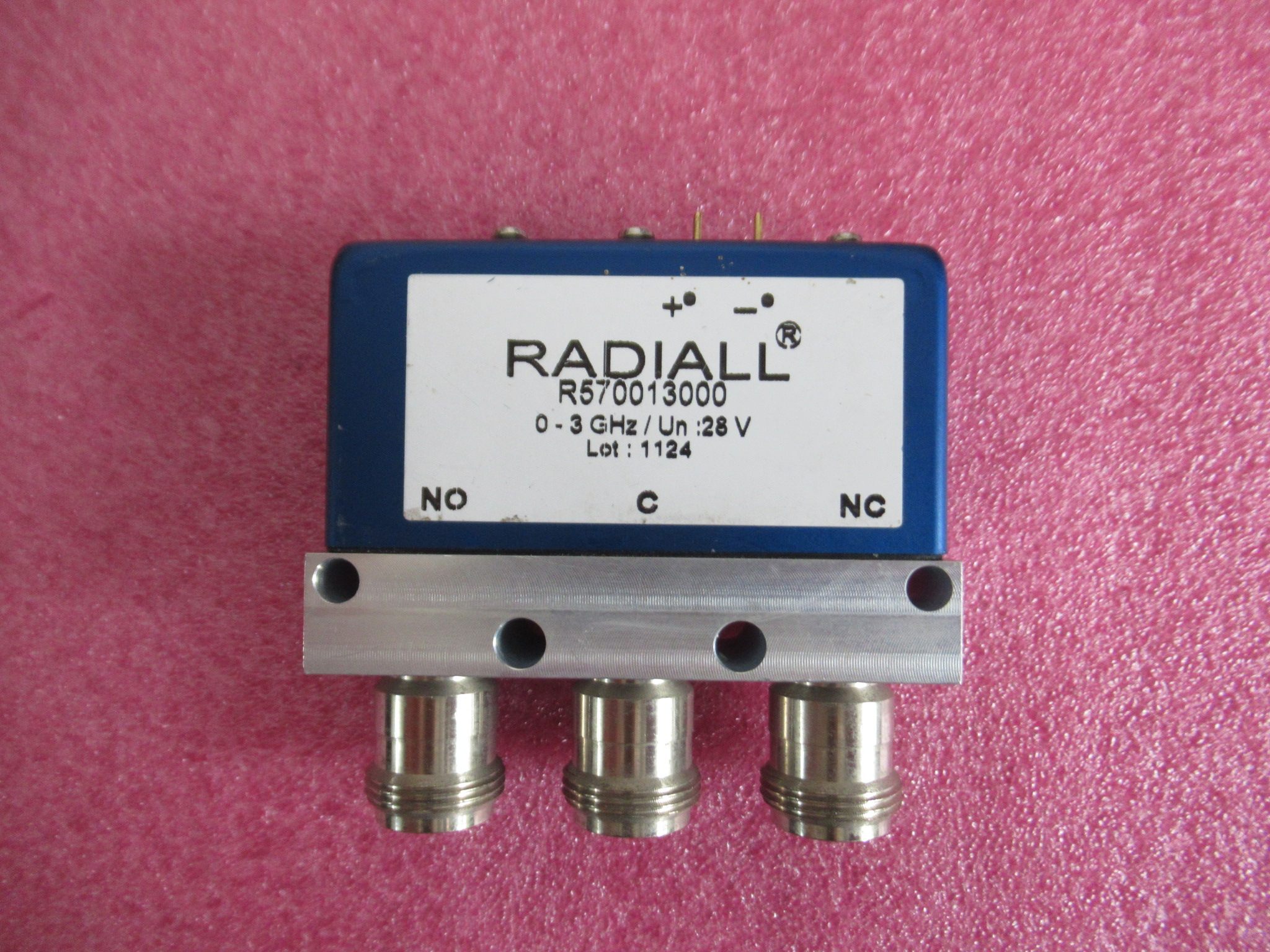 新的 r570013000 dc-3ghz n母 700w 28v spdt射频同轴机械开关