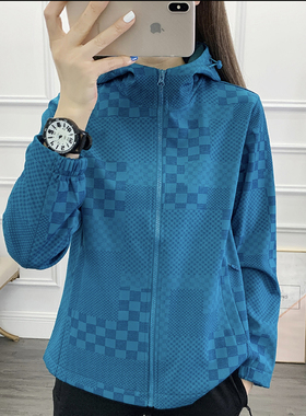 户外软壳冲锋衣女加绒保暖秋冬连帽开衫大码情侣防风防水休闲外套